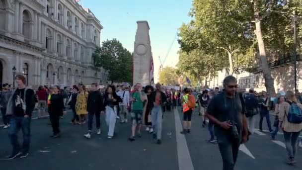 Londra Settembre 2019 Gente Cammina Davanti Una Marcia Ribellione Estinzione — Video Stock