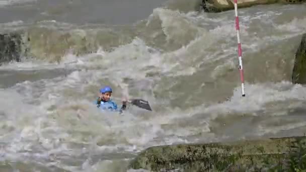 Bratislava Slowakei August 2017 Eine Scharfe Kamerafahrt Eines C1W Kanuslalomsportlers — Stockvideo