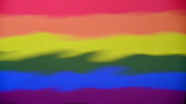 Homo Trots Vlag Reflectie Met Rimpelingen Komen Uit Rechter Benedenhoek — Stockvideo
