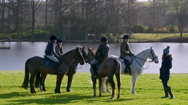 Aske Hall Richmond North Yorkshire February 2020 Four Kids Horse — Stock Video