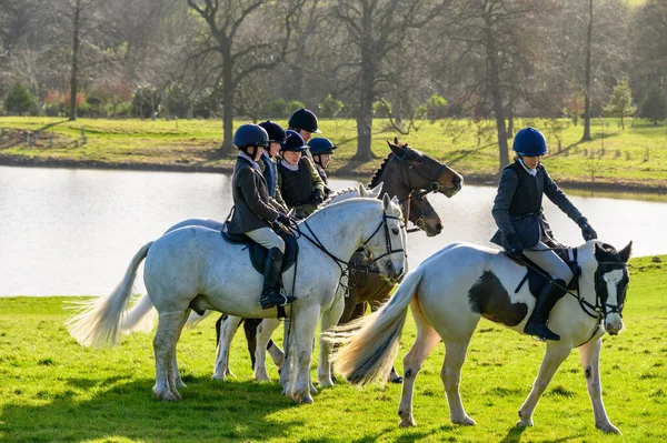 Aske Hall Richmond North Yorkshire February 2020 Young Horse Riders — стоковое фото