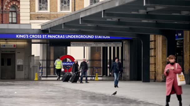 Лондон Марта 2020 Года Вход Станцию Метро King Cross Pancras — стоковое видео