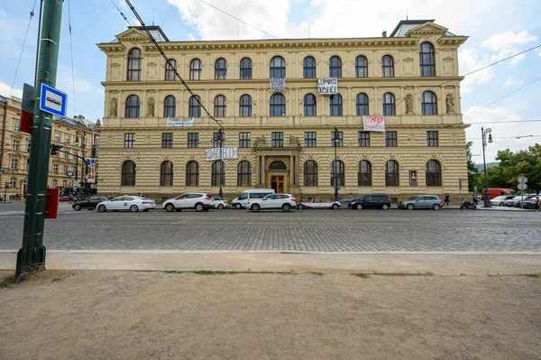 Praag Juli 2019 Klimaatveranderingsprotestspandoeken Opgehangen Aan Academie Van Kunsten Architectuur — Stockfoto