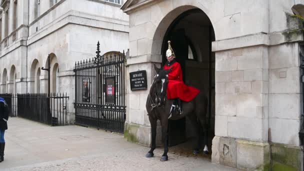 London Februar 2020 Vollengeschuss Eines Berittenen Soldaten Der Hauskavallerie Eingang — Stockvideo