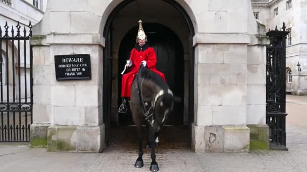 Londres Febrero 2020 Funcionamiento Centrado Larga Completa Soldado Montado Caballería — Vídeos de Stock