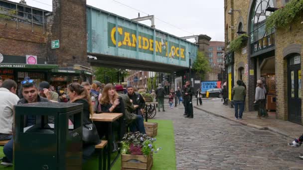 ลอนดอน นยายน 2019 คนน บประทานอาหารกลางแจ ตลาด Camden อมป ายสะพาน Camden — วีดีโอสต็อก