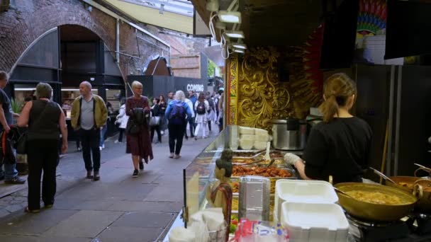 London September 2019 Man Tries Food Sample Asian Food Stall — Stock Video