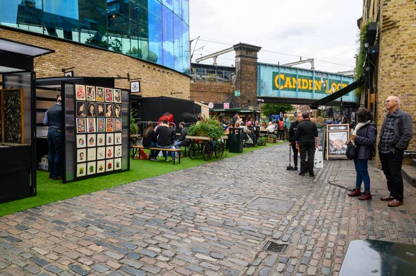 London Wrzesień 2019 Sklepy Knajpy Brukowanej Ulicy Camden Market Słynnym — Zdjęcie stockowe