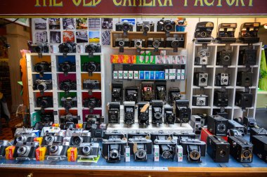 30 Eylül 2019 'da Camden Market' te eski kamera ve film stoklarını gösteren antika bir kamera tezgahı kuruldu.