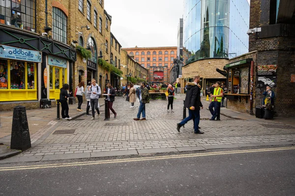 London Wrzesień 2019 Wejście Camden Market Camden High Street Przechodzącymi — Zdjęcie stockowe