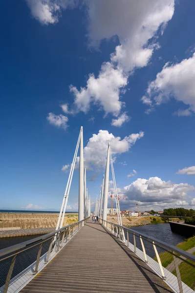 Dunkirk Frankreich August 2019 Menschen Überqueren Die Passerelle Grand Large — Stockfoto