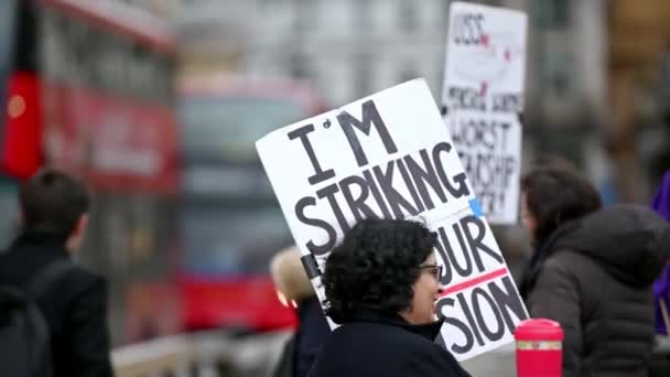 Londres Mars 2020 Conférencier Frappant Avec Plaque Protestation Sur Une — Video