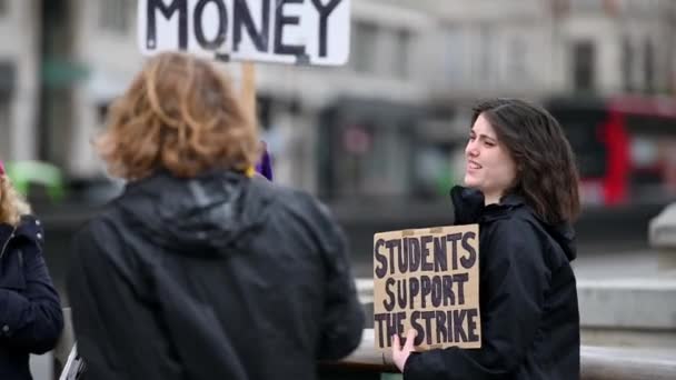 Londres Marzo 2020 Estudiante Muestra Apoyo Los Docentes Huelga Una — Vídeo de stock