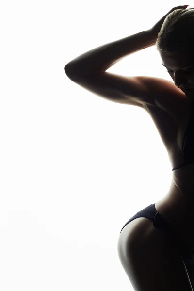 Kvinnliga silhouette.young kvinna i bikini.girl med en idrottsorganisation — Stockfoto