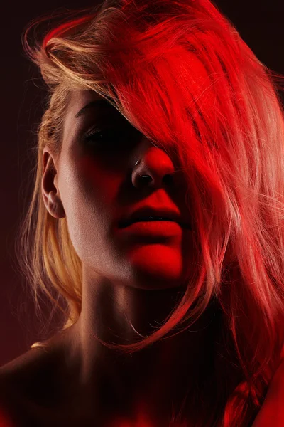 Close-up face of beautiful girl in red light — Stock Photo, Image