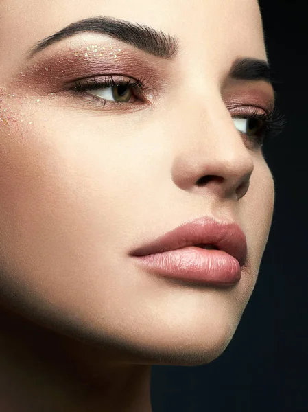Kosmetické Make-up s glitter oční stíny — Stock fotografie