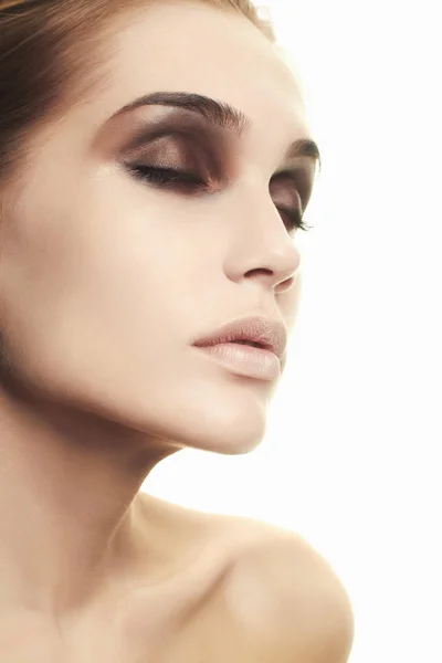 Mulher de cara de beleza com maquiagem — Fotografia de Stock