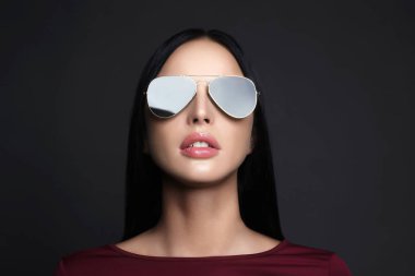 moda güzellik Kız bardaklarda