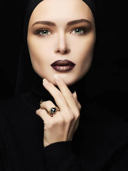 Make-up.fashion mujer de estilo islámico —  Fotos de Stock