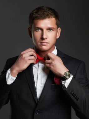 yakışıklı man.young damat erkek takım elbise