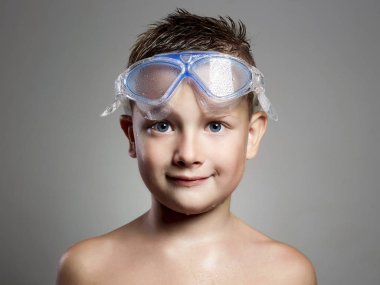 mask.young yüzücü ıslak çocuk