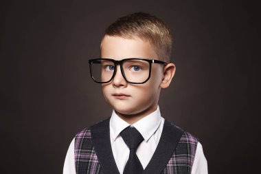 bardaklarda akıllı çocuk