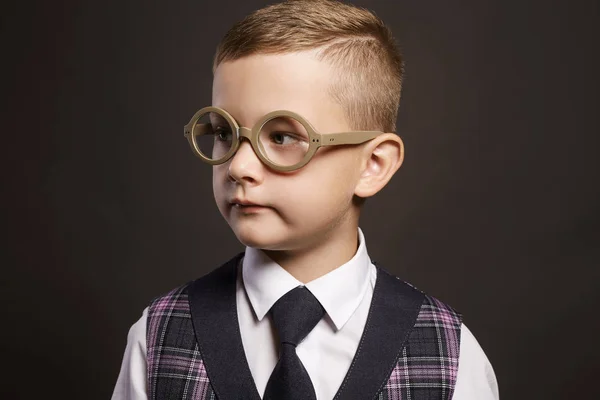 Intelligentes Kind in Brille — Stockfoto