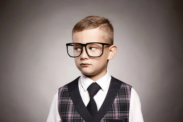 Niño inteligente en glasses.elegant niño — Foto de Stock