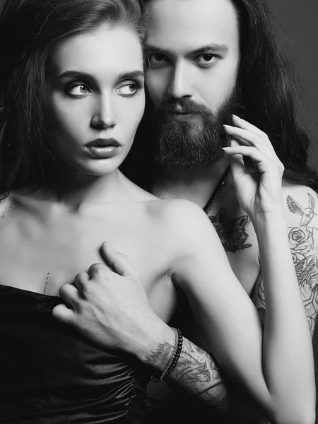 Beautiful couple with tattoo.sexy woman and handsome man — Stock Photo, Image