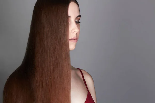 Vlasy. Krásná bruneta žena — Stock fotografie