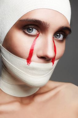 Cadılar Bayramı card.girl kanlı gözyaşları ile