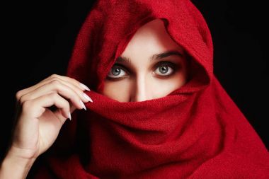 islam tarzı kadın kırmızı moda