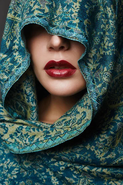 Red lips girl.fashion islamic style — Stock Photo, Image