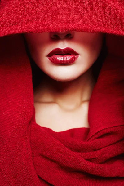 Fashion islamic style woman.red lips girl — Stock Photo, Image