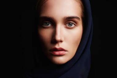 başlıklı dini genç woman.beauty Kız