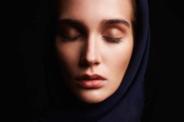 başlıklı dini genç woman.beauty Kız