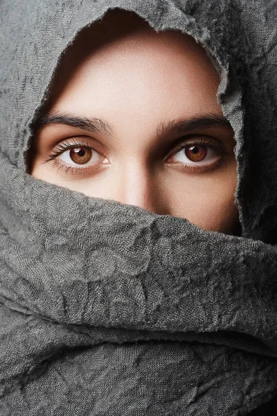 Mujer de estilo árabe de moda —  Fotos de Stock