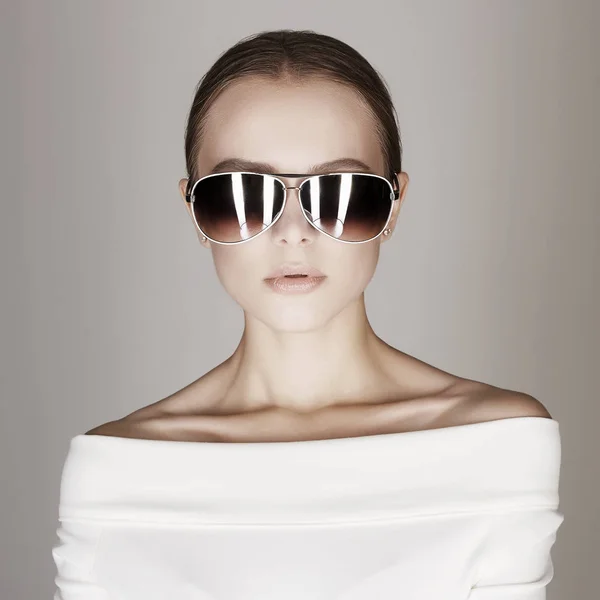 Sunglasses.fashionable 女孩的女人 — 图库照片