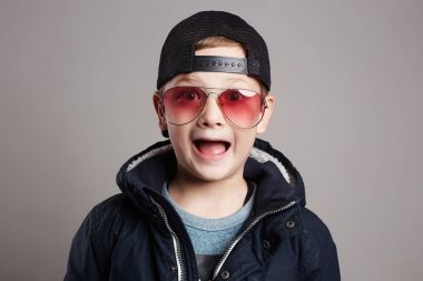 komik çocuk güneş gözlüğü. Moda çocuk