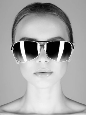 Güzellik kadını sunglasses.female yüzüne