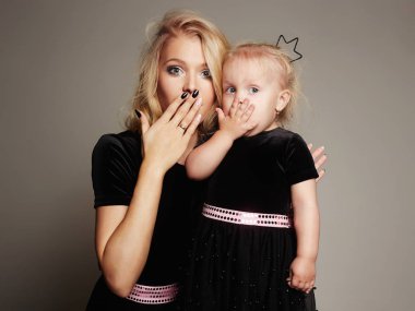 komik anne ve kızı. Mutlu bir aile