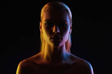 Gökkuşağı kadın silueti, renkli parlak ışıklar kız