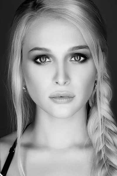 Портрет краси. блондинка сексуальна дівчина — стокове фото