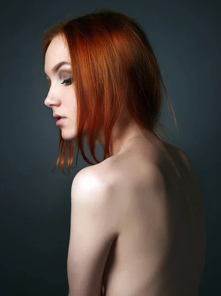 Young ginger woman.Naked Beautiful Girls back — Stock Photo, Image