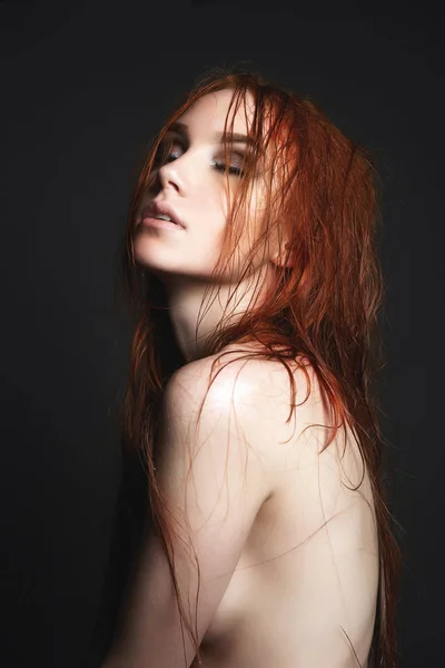 Elképesztő, nedves meztelen nő. szexi gyönyörű — Stock Fotó