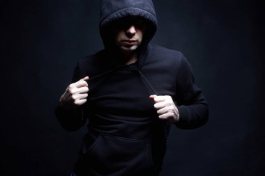 Adam başlıklı. Kapüşonlu sweatshirt çocukta