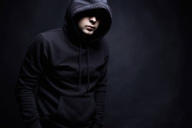Adam başlıklı. Kapüşonlu sweatshirt çocukta
