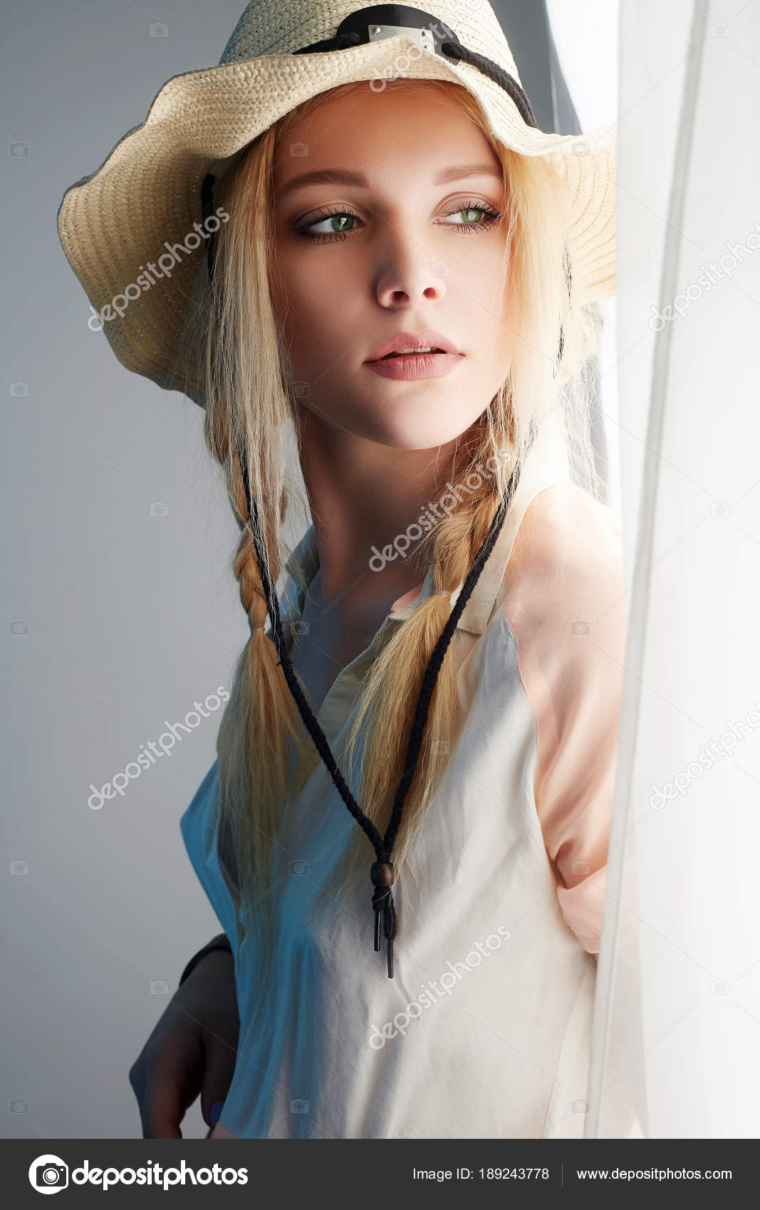Cute Hairstyles For Cowgirls Cowgirl In Hat Beauty Young Blonde
