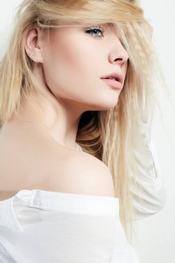 model kız Güzellik Portresi. Saç stili