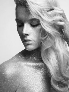 Sparkles olan güzel kadın